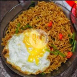 Indomie Goreng Sungkem   Telur   Fish Roll   Keju Parut