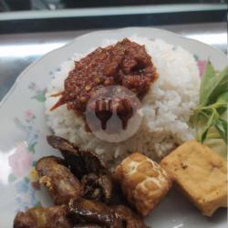 Nasi Penyetan Ati Rempelo