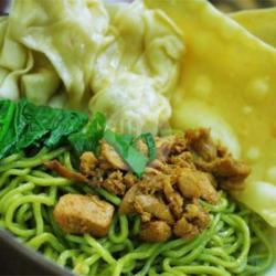 Mie Hijau Pangsit