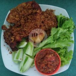 1 Potong Ayam Dada Goreng Serundeng Lalapan Sambal