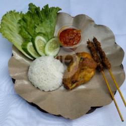 Paket: Ayam Goreng, Nasi, Sate Usus