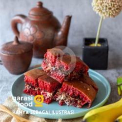 Terang Bulan Red Velvet Tiramisu Susu