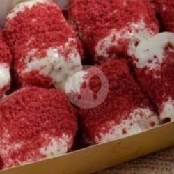 Banana Tiramisu Red Velvet Sharing