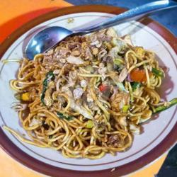 Bakmi/kwetiau/bihun (goreng/kuah)