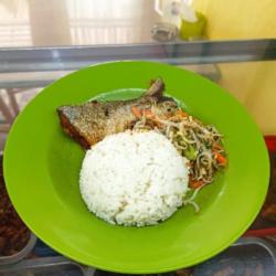 Nasi   Bandeng   Sayur