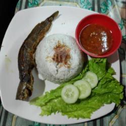 Nasi Uduk Lele Goreng