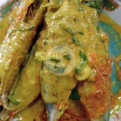 Nasi Padang Ikan Kembung Gulai Kuning