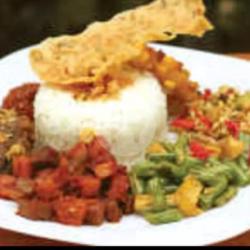 Nasi Rames Telur Dadar Teh Panas