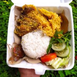 Paket Nasi Sayap Kremes