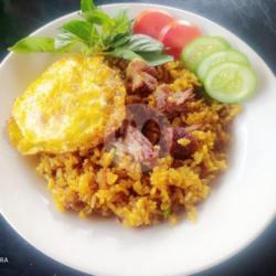 Nasi Goreng Dengan Irisan Daging Sapi Telor Ceplok