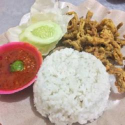 Lalapan Usus Goreng