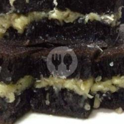 Black Forest Pisang Kacang Susu