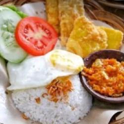 Nasi Uduk   Tempe Tahu  Telur Dadar