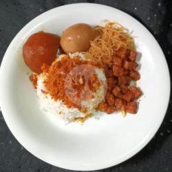 Nasi Ulam   Telor ( Balado / Semur / Dadar )   Semur ( Tahu / Tempe / Kentang )   Sambel   Kerupuk