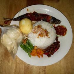 Nasi Lemak   Ikan Dencis   Telur