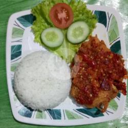 Ayam Geprek Balado Merah   Nasi   Lalaban