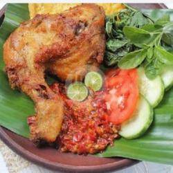 Nasi Penyetan Ayam Goreng Sambel Pedas Sedang