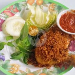 Nasi Ayam Lalapan Serundeng Paha