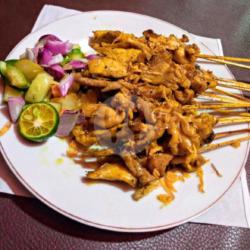 Sate Ayam Campur Kulit Asin Pedas Sedang