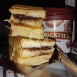 Roti Bakar Choco Crunchy - Tiramisu Glaze