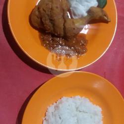 Nasi Uduk   Ayam Kremes Tahu   Tempe