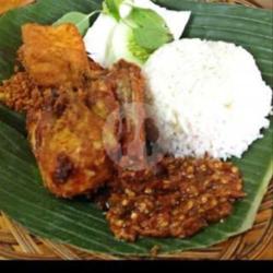 2 Paket Nasi Ayam Goreng ( Gratis 4 Tempe Dan Terong Goreng )