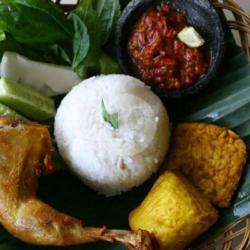 Paket Nasi Ayam Goreng Lalapan Tempe