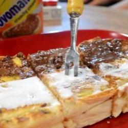 Roti Bakar Selai Cokelat Kacang Dan Susu