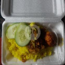 Nasi Kuning Telor Masak Habang