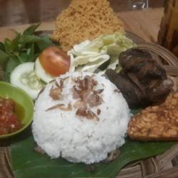 Nasi Ati Goreng / Bakar   Sambal   Lalapan   Esteh / Hangat