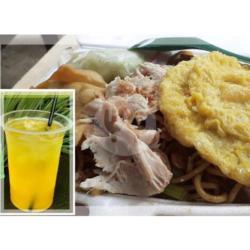 Mie Goreng Topping Telur Dengan Ayam   Minuman