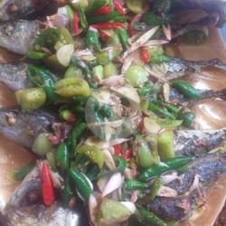 Ikan Salem Goreng Iris Cabe Ijo/ Ekor