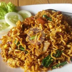 Paket Mie Pedas Gila Ayam Geprek Plus Minuman Segar