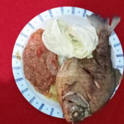 Ikan Goreng Bawal   Lalapan Sambal