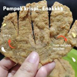 Pempek Krispi Garing, Gurih Bikin Ketagihan