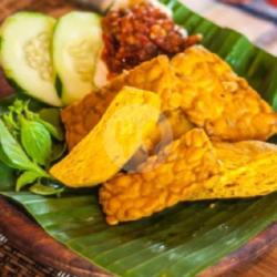 Nasi Tempe Tahu Penyet Goreng   Kremesan