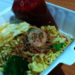 Mie Rebus Padeh Mangango   Telur   Es Teh