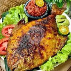 Ikan Goreng Bawal Laut   Nasi   Es Jeruk