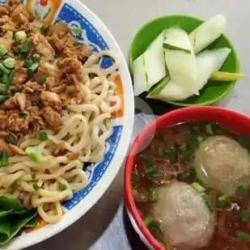 Mie Surabaya Komplit