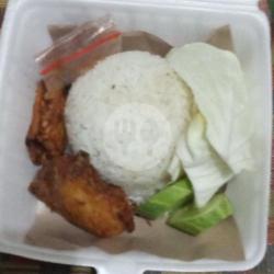 Nasi Ayam Goreng Penyet   Es Teh