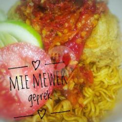 Mie Mewek Geprek