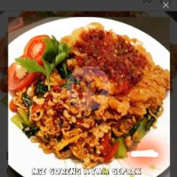 Mie Goreng Ayam Geprek