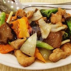 Ayam Cah Jamur
