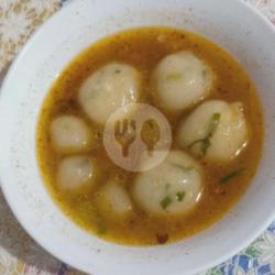 Cilok Isi Telur Puyuh Kuah Pedas