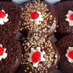 Donat Blackforest Isi 6