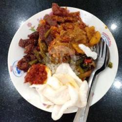 Nasi Putih/gurih   Ayam Goreng/rendang