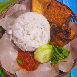 Paket Sayap Bakar Madu   Es Teh