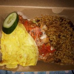 Ayam Geprek Sambal Hitam(mie Telur Goreng)