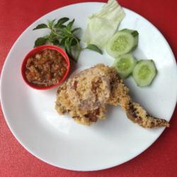 Ayam Kremes   Sambel   Lalap