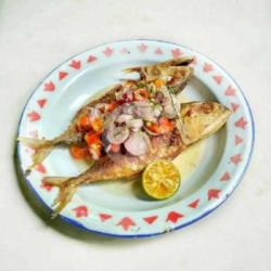 Ikan Asin Peda Goreng Sambal Matah (1pcs) Lalapan